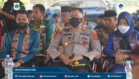 Berita Foto Bupati Nur Rahman Umar Menyerahkan Bantuan Alat Dan Mesin