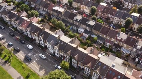 Rent crisis: why bad landlords are getting away with it? – Channel 4 News