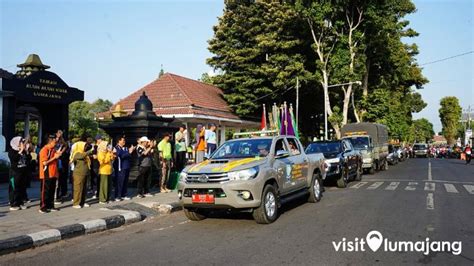 Kirab Pataka Jer Basuki Mawa Beya Diberangkatkan Sekda Lumajang Menuju