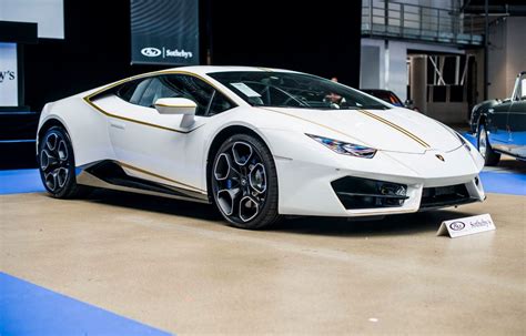 HNonline sk Pápež vydražil svoje luxusné Lamborghini Cena prekonala