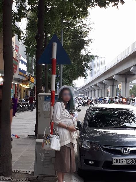 Hot girl Bella bế con chưa đầy tháng đi khắp nơi quỵt tiền Cho tiền không phải là giải pháp