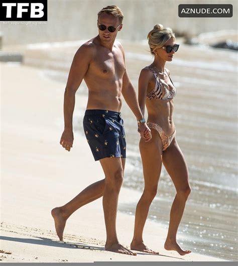 Chloe Roberts Sexy Seen Flaunting Her Gorgeous Body In A Bikini At The