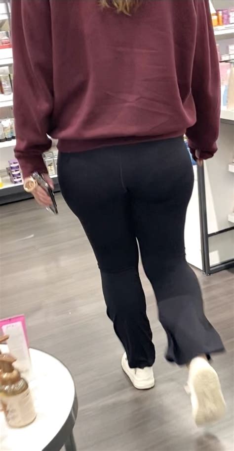 Wide Ass And Hips In Black Flares Bends Over Spandex Leggings Yoga Pants Forum