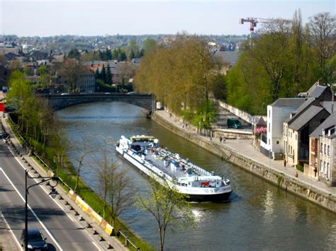 Travel maps show the location of Namur metro 24