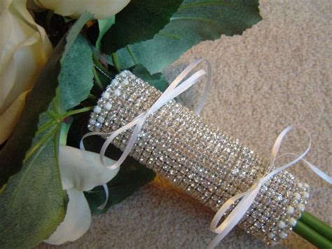 Букеты из бусин, кристаллов, кружев и бижутерии