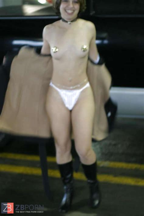 LATINA POSING OUTDOOR ZB Porn