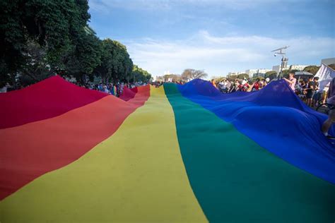Confira as fotos da ª Parada LGBTQIA de Brasília Gay