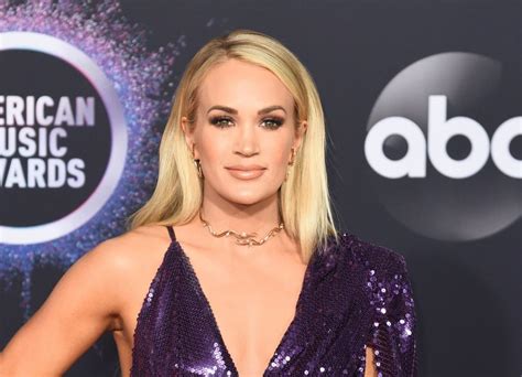 Hot Carrie Underwood Pictures Focusing On Her Amazing Legs Team Celeb