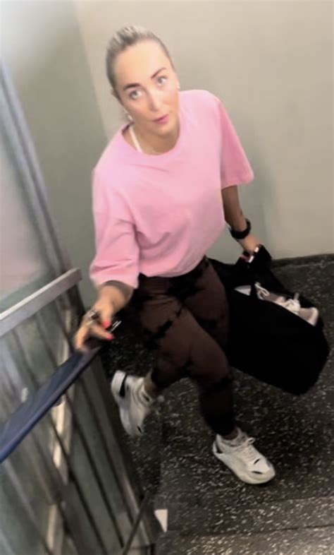 Tatted Blonde W Tight Bubble Butt Capped On Stairs OC Videos Spandex Leggings Yoga Pants