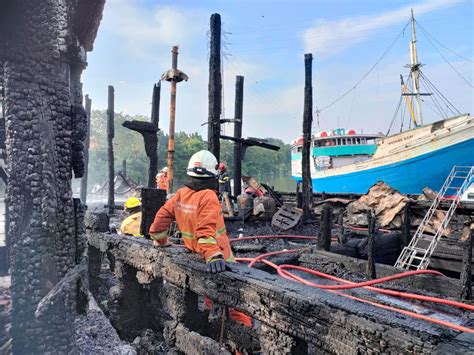 Kronologi Dua Kapal Kargo Ludes Terbakar Di Pelabuhan Kalimas Surabaya