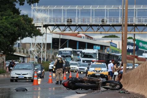 Motociclista Morre Ap S Bater Em Carro No Anel Rodovi Rio Na Regi O Da