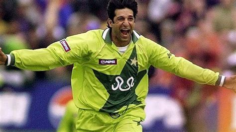 bowling  wasim akram