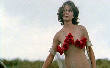 Naked Cyrille Iste in La Fiancée de Dracula