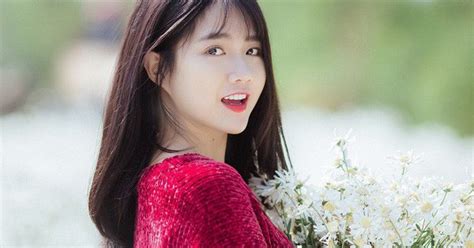 Hot girl Reuters Kiều Trinh lại gây thương nhớ với bộ ảnh bên cúc họa mi