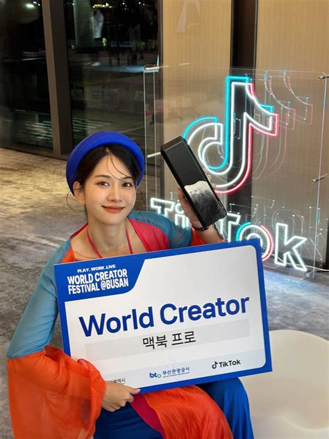 Rũ bỏ hình tượng hot girl TikTok Lê Bống được vinh danh tại giải thưởng quốc tế