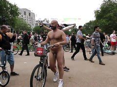 Guy Strips Naked In Front Of A Crowd At A Bar ThisVid