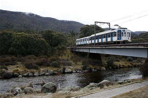 Train 4 Crossing Thredbo River Bridge Skitube Alpine Rai Flickr