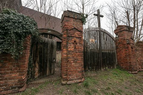 Opuszczony Zabytkowy Ko Ci W Rodku Wsi Nieopodal Wroc Awia Gazeta