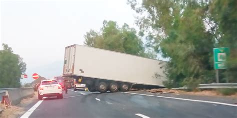 SikilyNews It Tamponamento Tra Camion Sull A18 A Taormina I Mezzi