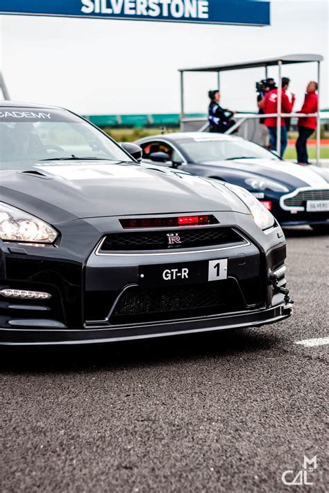 GT Academy 2014 : NIssan GT-R Knight Rider et Aston Martin | Mon chat ...