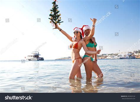 Sexy Girl Santa Bikini On Beach Foto Stok 495363124 Shutterstock