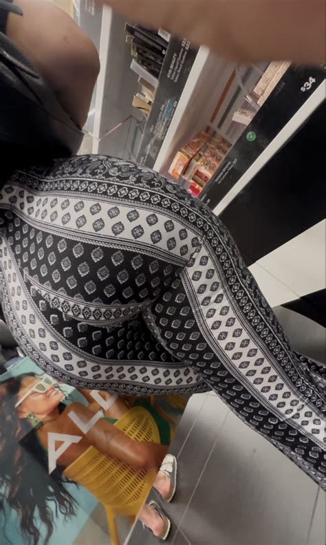 Slim Waist Bubble Butt Latina In Flares OC Spandex Leggings Yoga Pants Forum