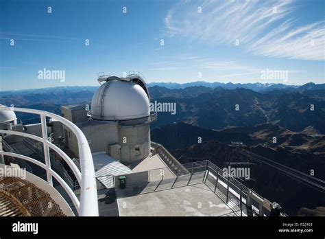 observatoire du pic du midi banque dimage alamy