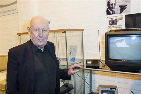 Sir Clive Sinclair Surprises Visitors... - Computing History