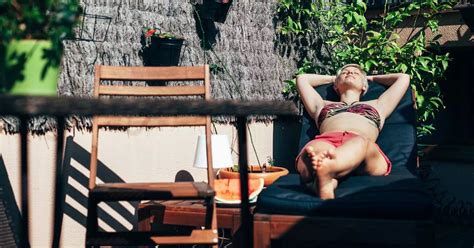 Police Warning Over Sunbathing Naked In Your Own Garden During Heatwave Mirror Online