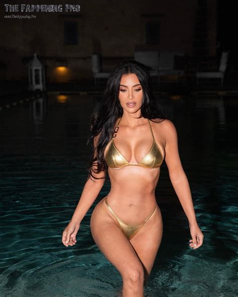 Kim Kardashian Looks Hot At Night In The Backyard Photos The Fappening