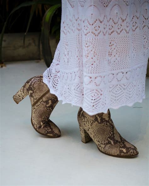 HOW TO STYLE ANKLE BOOTS AND SUMMER DRESSES - Stephi LaReine
