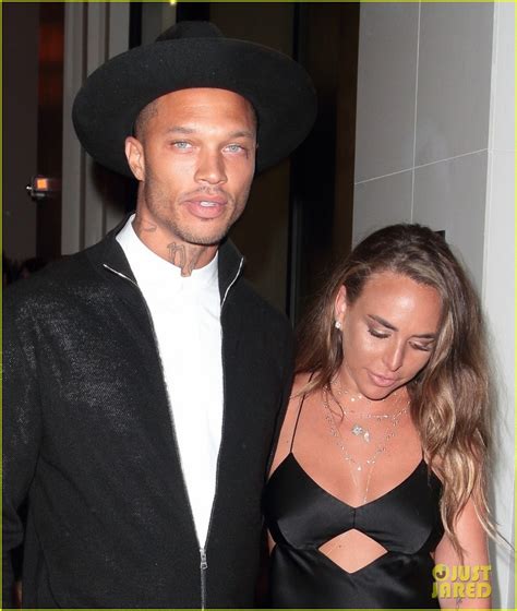 Photo Hot Felon Jeremy Meeks Girlfriend Chloe Green Hold Hands Date