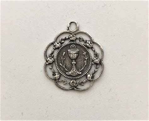 Medal Eucharist With Rose Frame Graceful Rosaries