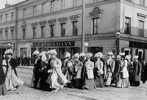 16 amazing photos of history's bravest women | Finnish women, History ...