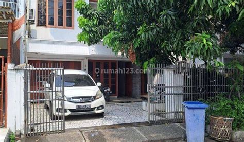 Rumah Dijual Semi Furnished Di Pluit