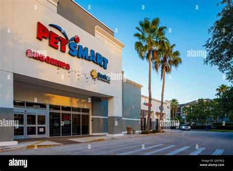 Petsmart Pet Store Hi Res Stock Photography And Images Alamy