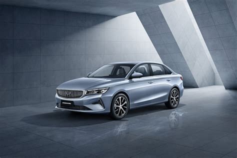 GEELY Emgrand 2025 - фото в новом кузове: салон, вид снаружи, багажник