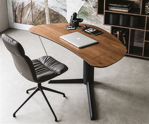 Купить письменные, рабочие столы фабрики Cattelan Italia.