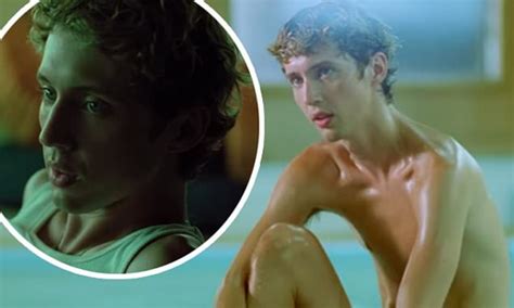 Troye Sivan Bares All In X Rated Nude Scene For Got Me Started Music Video Daily Mail Online