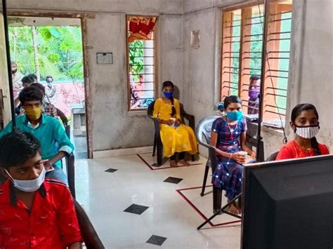 Tribal Students Online Class,തൃശൂരിലെ ആദിവാസി ഊരുകളിലും ഓണ്‍ലൈന്