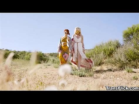 Lovers Aubrey And Bree Greet Each Other With A Sensual Kiss XVIDEOS