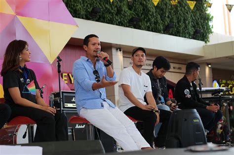 Traxkustik Pop Hari Ini Panggung Yang Menyenangkan Pophariini