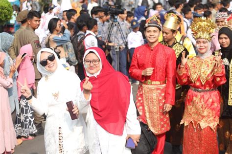 Pawai Budaya Tingkat Kota Serang Meriahkan Puncak Hut Ri Dan Hut Kota