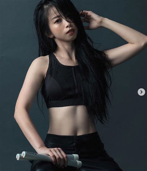 Hot girl làng võ 5 lần vô địch thế giới khoe khéo cơ bụng đẹp