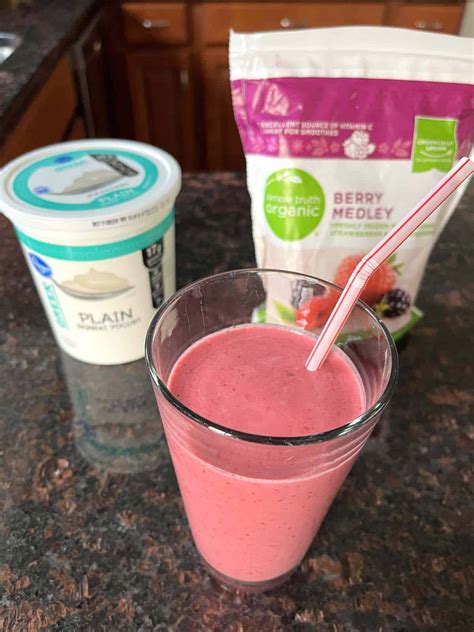 Mixed Berry Smoothie – Melanie Cooks 