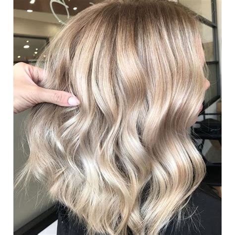 Champagne Blonde Hair Color Ideas We Re Eager To Try