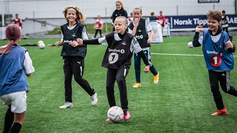Rekorddeltakelse for RBKs tilbud for barn og ungdom / Rosenborg