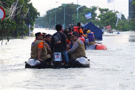 Banjir Demak Makin Meluas Warga Mengungsi