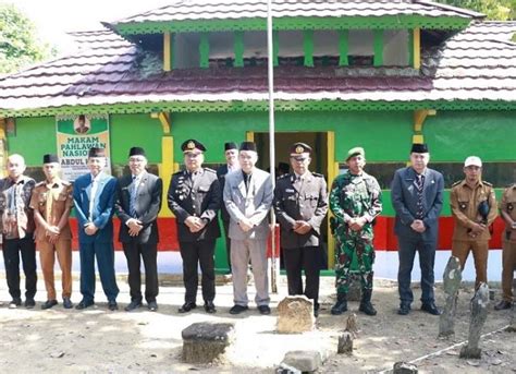 Peringati Hari Pahlawan Sekda Tabur Bunga Di Makam Raden Temenggung