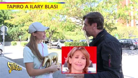 Ilary Blasi Si Becca Il Tapiro D Oro E Lancia Una Stoccata A Totti E Noemi